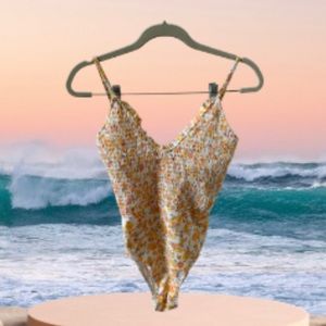 NWT SUPER CUTE CUPSHE ONE PIECE YELLOW FLORAL PRINT SWIM SUIT